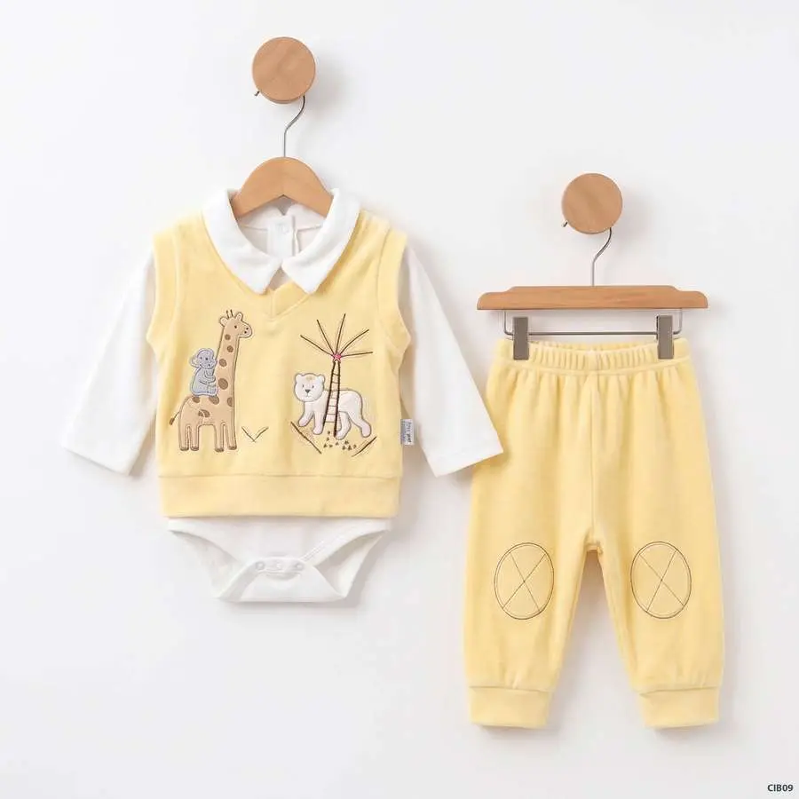 Baby_clothing_set_hanging_2K_20261003185818.webp