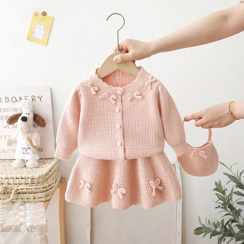 طقم شتوي زهري فاتح 