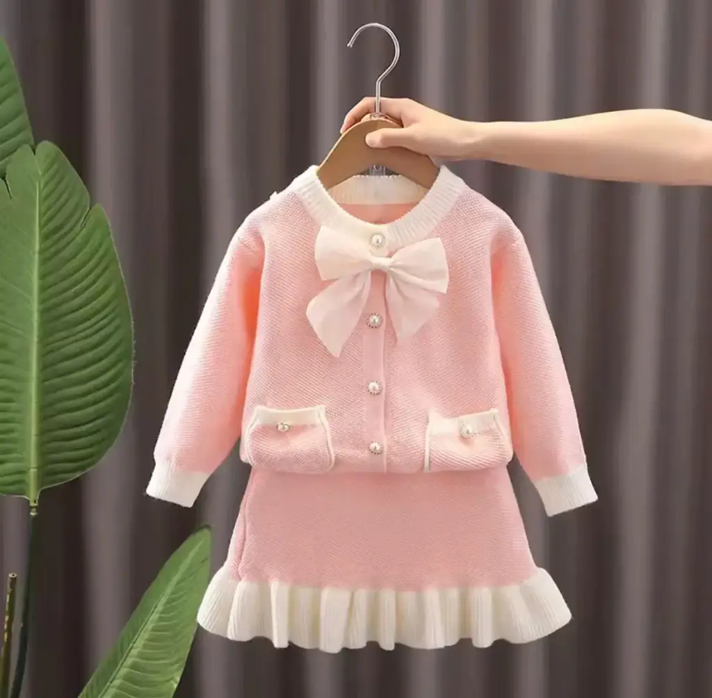 طقم بناتي بلوزة وتنورة زهري فاتح