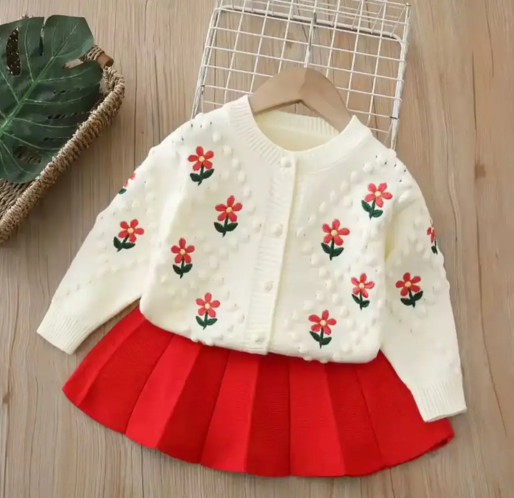 طقم بلوزة اف وايت مع تنورة احمر 