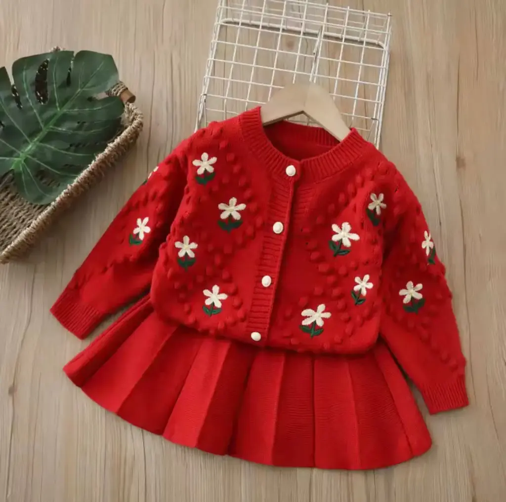 طقم بلوزة احمر مع تنورة احمر 