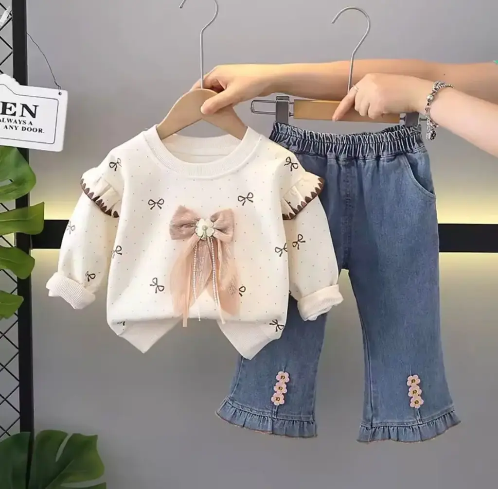 طقم بناتي ربيعي بيج 