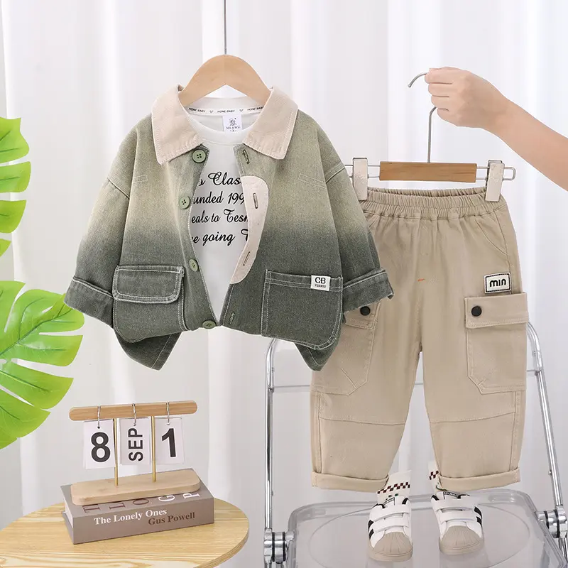 طقم ولادي ربيعي زيتي