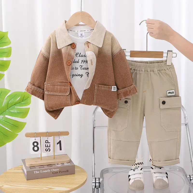 طقم ولادي ربيعي بني 