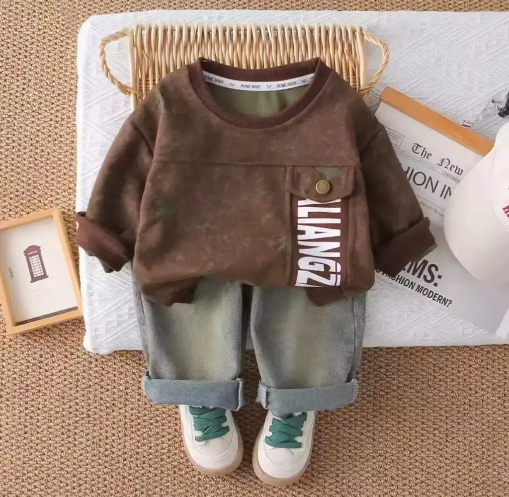 طقم ولادي بني 