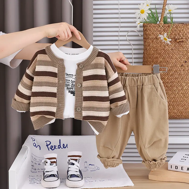 طقم ولادي ربيعي اخضر مخطط خمري 