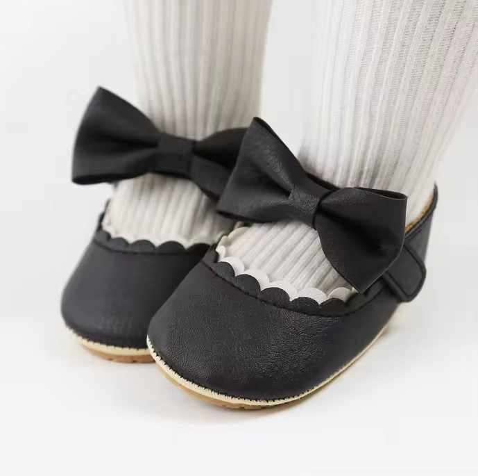 حذاء بناتي مع شبرة 